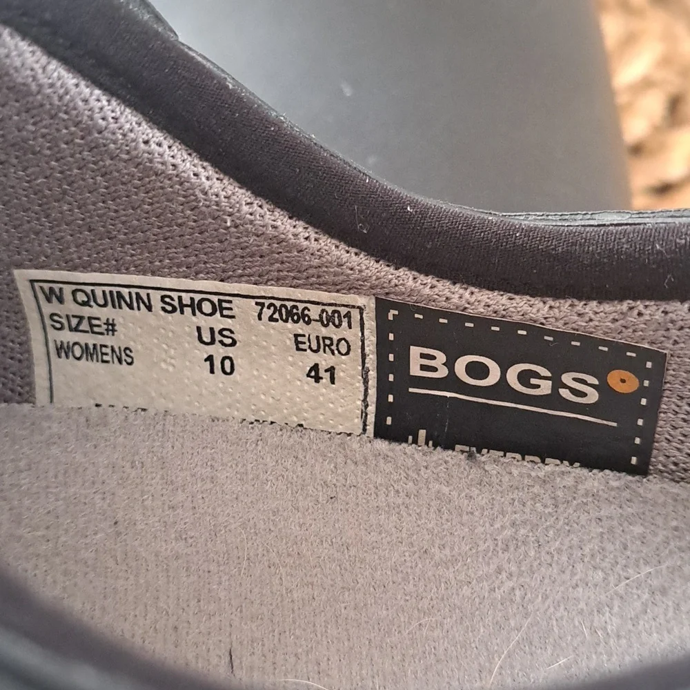 BOGS Womens Quinn Waterproof Sneaker Shoes Black Rubber Laces Padded Footbed S10